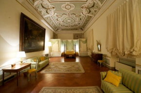 Отель Palazzo Tucci Residenza d'epoca  Лукка